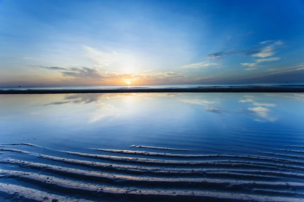 Solopgang over havet - Stock-foto