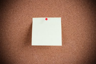cork board üzerinde yapışkan not