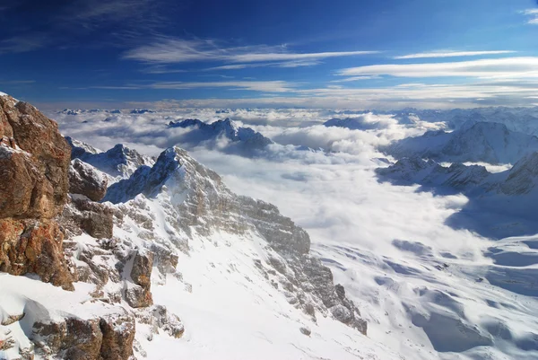 Paisaje de montañas nevadas — Foto de Stock