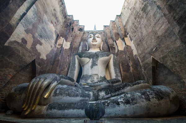 Ancient buddha statue — Stock Photo, Image