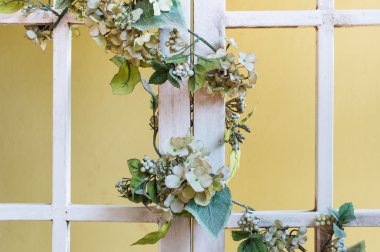 Bahçede büyüyen çiçekler