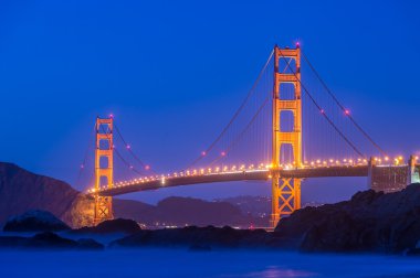 Geceleri Golden Gate Köprüsü