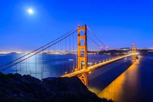 Golden gate bridge at night — Stock Photo, Image