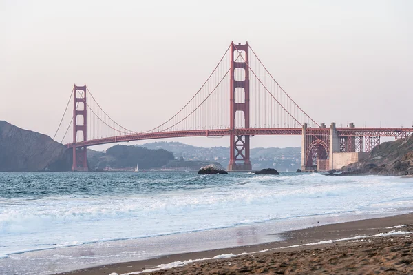 Puente Golden Gate en la salida del sol —  Fotos de Stock