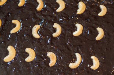 kaju fıstığı ile çikolatalı kek