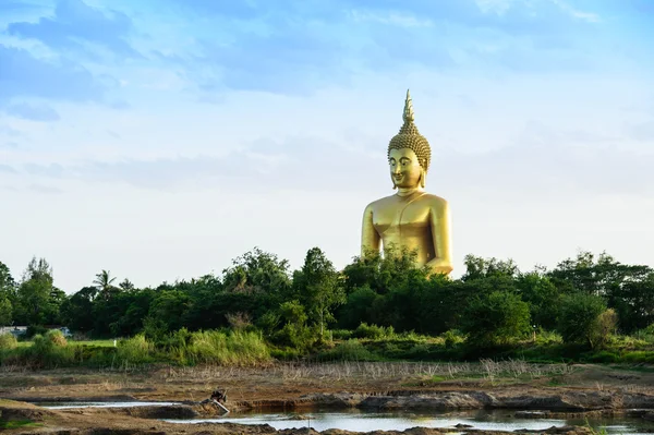 Golden Buddha statue at Wat Muang — Stock Photo, Image