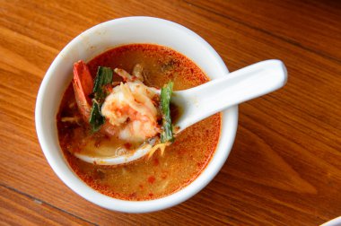 Tay baharatlı Tomyum