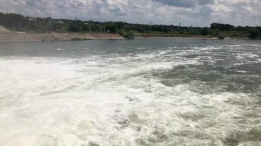 Hidroelektrik Santrali Barajı, Dubasari, Moldova, Dinyester Nehri 'nden kaynar su akıyor