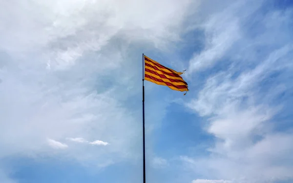 在西班牙的加泰罗尼亚旗帜 Senyera 被称为 — 图库照片