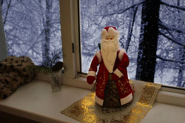 Babbo Natale Volò Attraverso Finestra Dietro Quale Alberi Neve Portato — Foto Stock