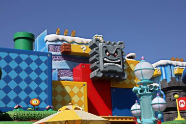 OSAKA, JAPONYA - 10 Nisan 2021: Nintendo Worldworld 'deki Koopa Kalesi' ne giriş sahnesi..