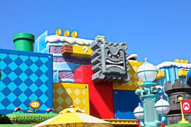 OSAKA, JAPONYA - 10 Nisan 2021: Nintendo Worldworld 'deki Koopa Kalesi' ne giriş sahnesi..