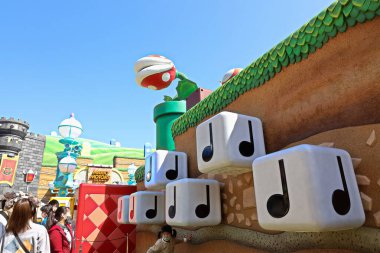 OSAKA, JAPONYA - 10 Nisan 2021: Nintendo Worldworld 'deki Koopa Kalesi' ne giriş sahnesi..