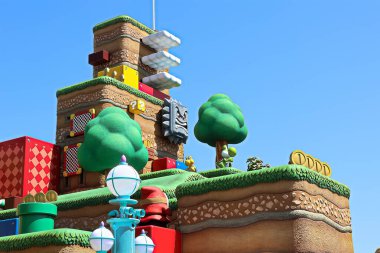 OSAKA, JAPONYA - 10 Nisan 2021: Nintendo Worldworld 'deki Koopa Kalesi' ne giriş sahnesi..