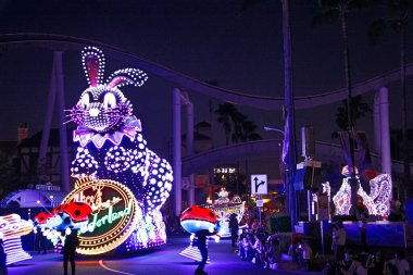 Osaka 'da. Japonya - 12 Ağustos 2016: Osaka, Japonya 'daki Universal Stüdyoları Tema Parkı' nda Sihirli Yıldızlar Gecesi. 