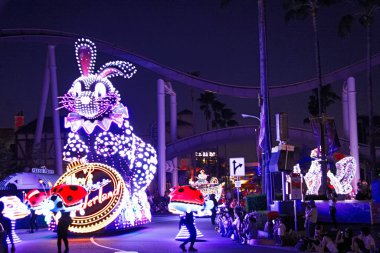 Osaka 'da. Japonya - 12 Ağustos 2016: Osaka, Japonya 'daki Universal Stüdyoları Tema Parkı' nda Sihirli Yıldızlar Gecesi. 