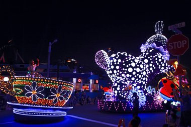 Osaka 'da. Japonya - 12 Ağustos 2016: Osaka, Japonya 'daki Universal Stüdyoları Tema Parkı' nda Sihirli Yıldızlar Gecesi. 