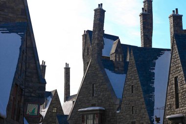 OSAKA, JAPONYA - 12 Nisan 2021: Wizarding World of Harry Potter 'daki güzel Hogsmeade Village, Universal Stüdyoları Japonya 