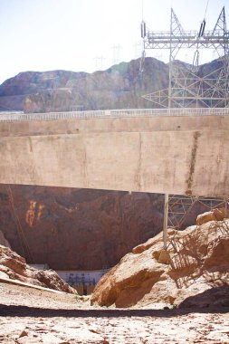 Boulder City, NV, ABD - 30 Ekim 2014: Hoover Barajı ve altyapısının havadan görüşü. Baraj 2000 megawatt 'ın üzerinde elektrik üretme kapasitesine sahip..