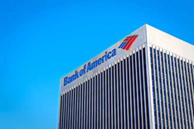 DOWNTOWN LAS VEGAS, NV, ABD - 16 Sep 2018: Bank of America 'nın işareti Las Vegas Downtown' daki şirket binasının tepesinde. A sınıfı bir ofis gökdelenidir ve 1974 yılında tamamlanmıştır..