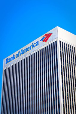 DOWNTOWN LAS VEGAS, NV, ABD - 16 Sep 2018: Bank of America 'nın işareti Las Vegas Downtown' daki şirket binasının tepesinde. A sınıfı bir ofis gökdelenidir ve 1974 yılında tamamlanmıştır..