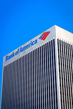 DOWNTOWN LAS VEGAS, NV, ABD - 16 Sep 2018: Bank of America 'nın işareti Las Vegas Downtown' daki şirket binasının tepesinde. A sınıfı bir ofis gökdelenidir ve 1974 yılında tamamlanmıştır..
