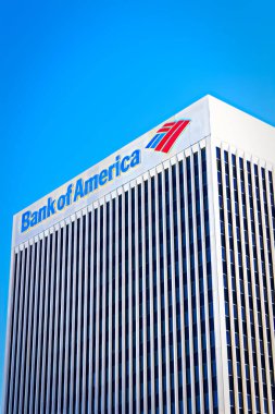 DOWNTOWN LAS VEGAS, NV, ABD - 16 Sep 2018: Bank of America 'nın işareti Las Vegas Downtown' daki şirket binasının tepesinde. A sınıfı bir ofis gökdelenidir ve 1974 yılında tamamlanmıştır..
