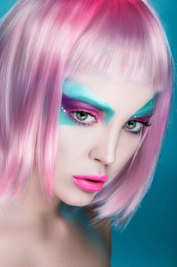 Kukla yaratıcı pembe ve huzur yüzü-sanat o closeup portresi