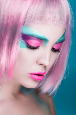 Kukla yaratıcı pembe ve huzur yüzü-sanat o closeup portresi