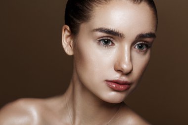 Strobing veya Vurgulama makyaj. Güzel g Closeup portre