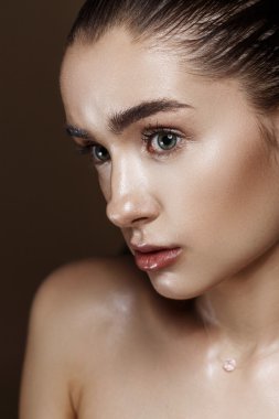 Strobing veya Vurgulama makyaj. Güzel g Closeup portre