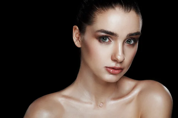 Beauty Portrait of Pretty Woman with Strobing Makeup. Wet Body E — 스톡 사진