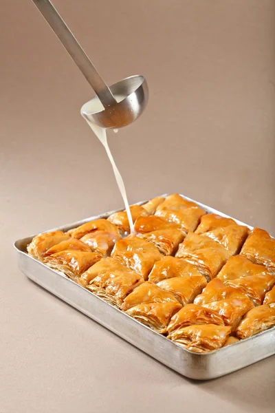 Preparación de dulces turcos e iraníes baklava —  Fotos de Stock