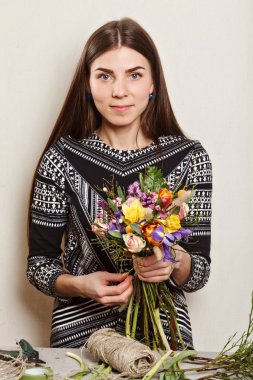 buket bahar çiçekleri gelen yapım güzel çiçekçi