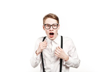 genç adam gözlük sürprizler ve şok