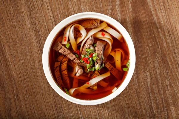 Sopa com carne e macarrão — Fotografia de Stock