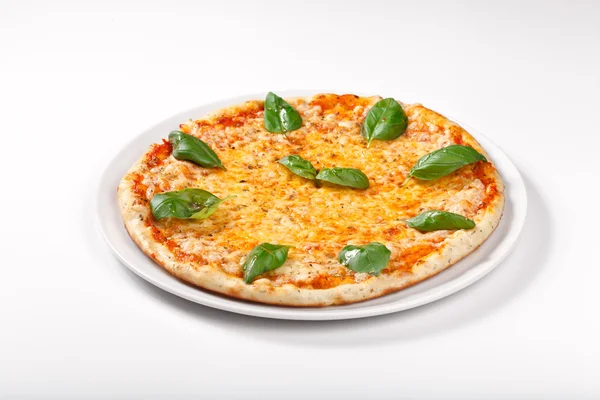 Pizza Margherita sobre fondo blanco —  Fotos de Stock