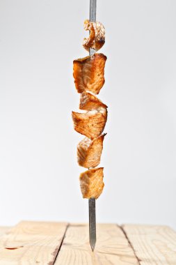 sıcak kavrulmuş et şiş kebap metal şiş üzerinde