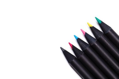 on iki siyah paralel kalemler birlikte beyaz arka plan üzerinde kal. yakından görmek. izole görüntü