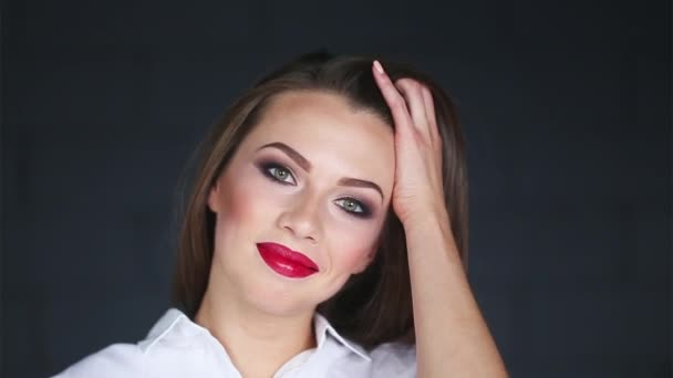 Pretty young businesswoman with make-up show thumb up in white shirt — Stock Video