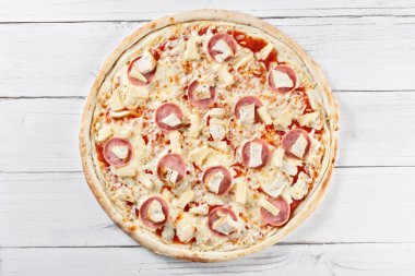 Tavuk ve ananas lezzetli taze chikita pizza servis 