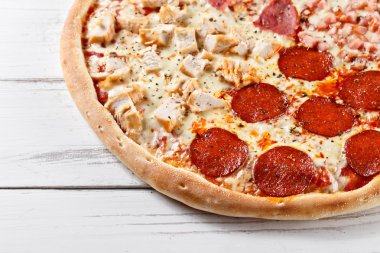 Lezzetli 4 in 1 taze pizza et çeşitleri ile hizmet