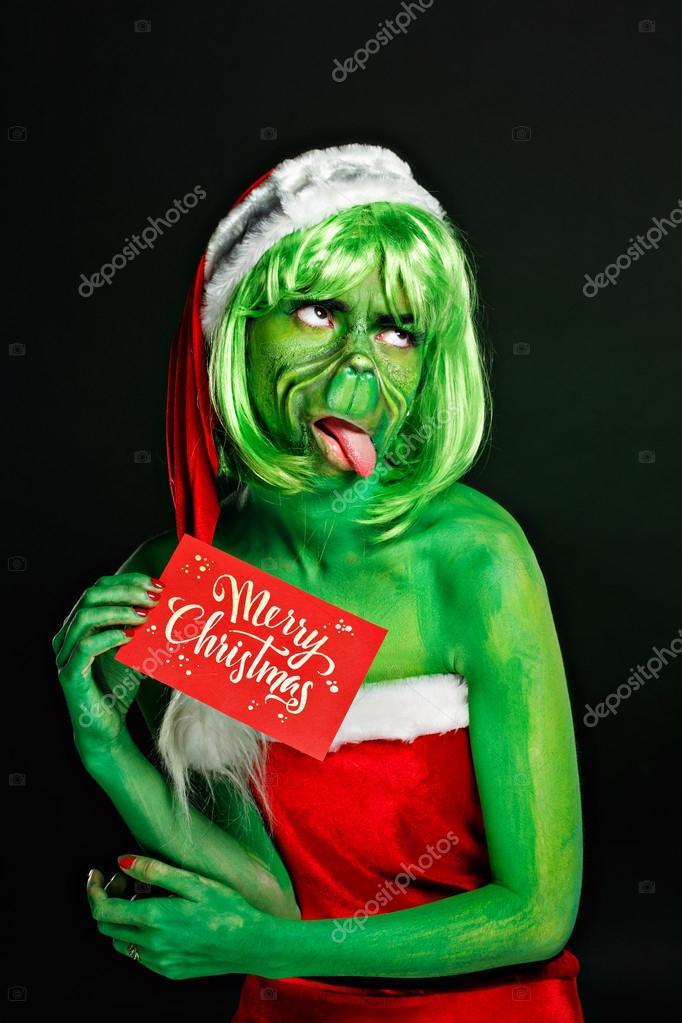 Closeup portret van jong meisje in rood Kerstman met greasepaint grinch