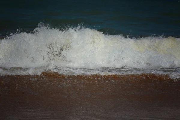 Splashes Sea Waves Sandy Shore — Stock Photo, Image