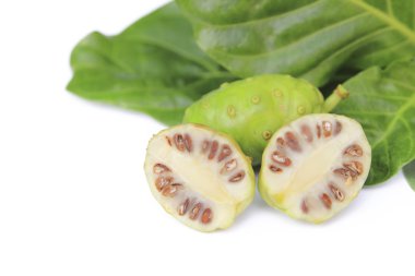 Egzotik Meyve - Beyaz arkaplanda Noni