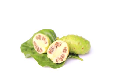 Egzotik Meyve - Beyaz arkaplanda Noni