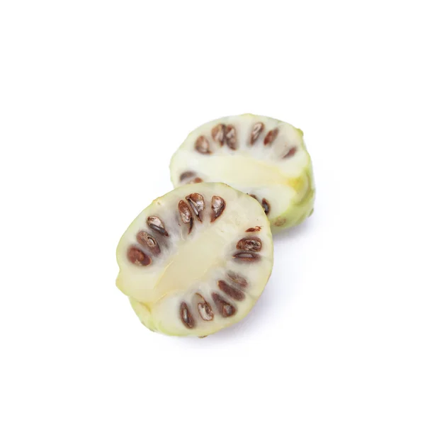 Fruta exótica Noni no fundo branco — Fotografia de Stock