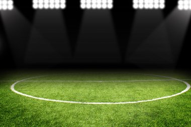 Futbol topu stadyum alanında