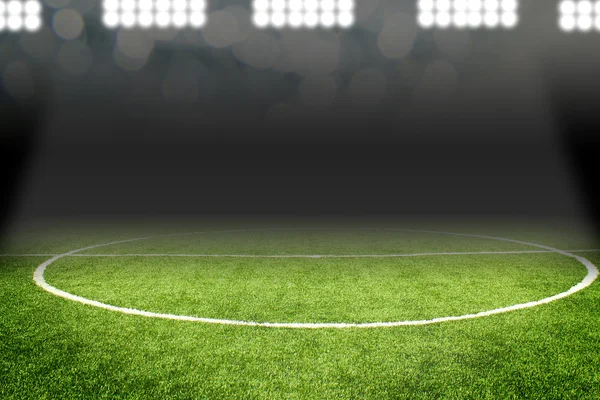 Futbol topu stadyum alanında