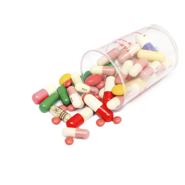 Красочные таблетки с капсулами и таблетки на белом фоне — стоковое фото
